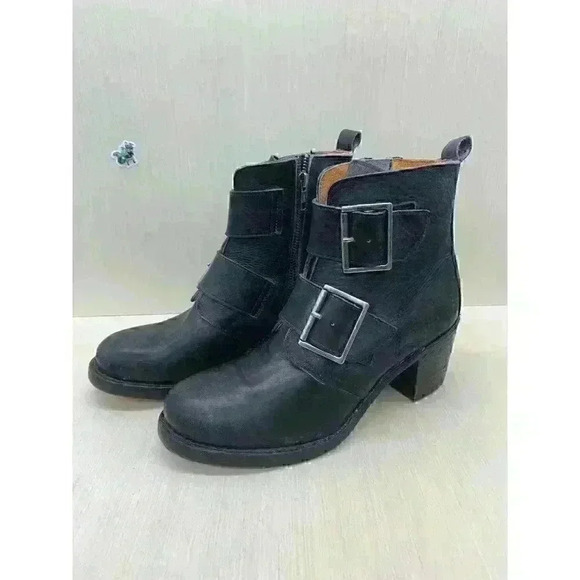 Frye Sabrina Women’s Black Distressed Leather Double Buckle Ankle Boots Size US - Picture 1 of 10